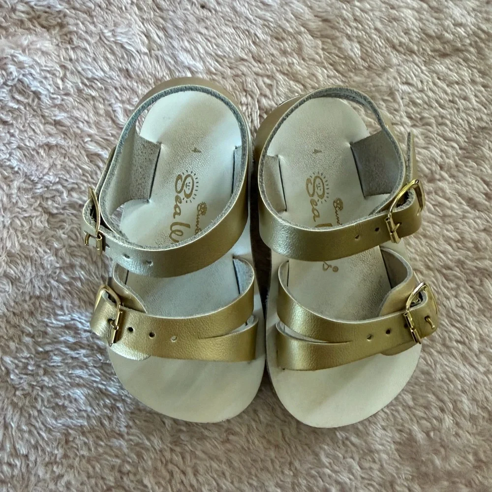 Girls Metallic Gold Double-Strap Buckle Sandals - Picture 2 of 4